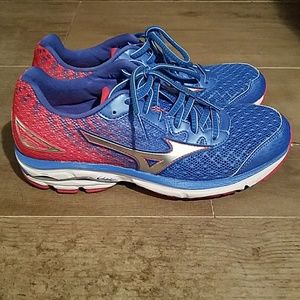 EUC Mizuno Wave Rider 19